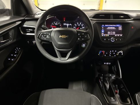 Used 2023 Chevrolet TrailBlazer LT FWD image 11