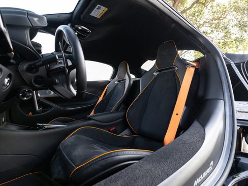 Used 2023 McLaren Artura RWD image 75