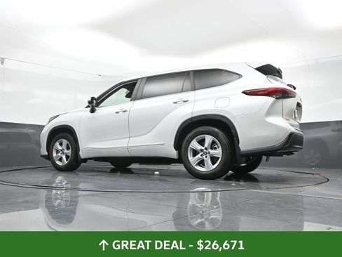 Used 2023 Toyota Highlander LE image 54