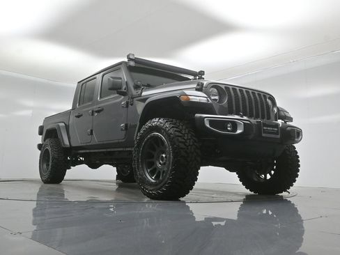 Used 2023 Jeep Gladiator Sport AWD/4WD image 39