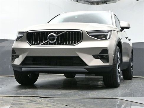 New 2024 Volvo XC40 B5 Plus w/ Protection Package Premier image 25