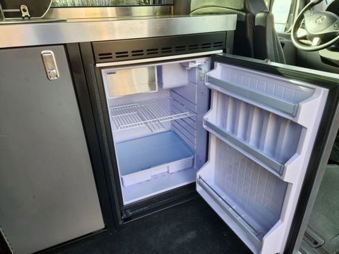 Used 2017 Mercedes-Benz Sprinter 2500 image 14