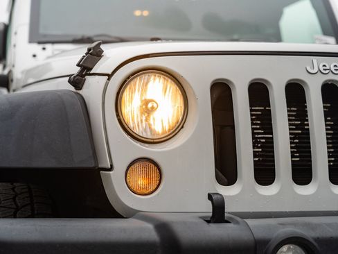 Used 2018 Jeep Wrangler Unlimited Sport S AWD/4WD image 10