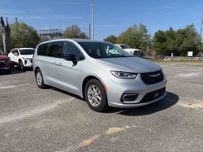 Used 2024 Chrysler Pacifica Touring-L