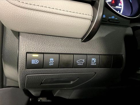 Used 2020 Toyota Camry XLE FWD image 37