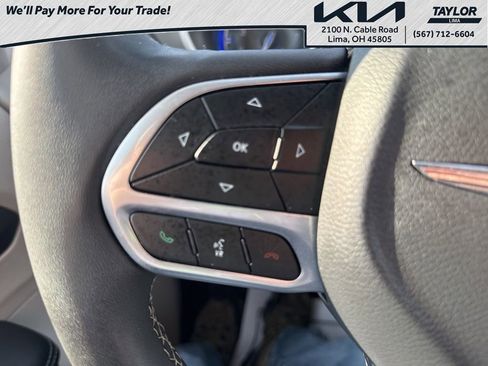 Used 2024 Chrysler Pacifica Touring-L image 21