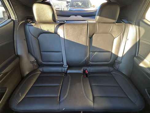 Used 2025 Buick Envista Sport Touring image 38