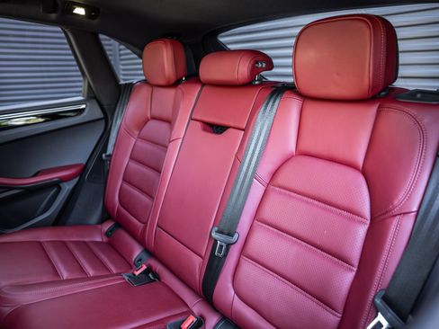Certified 2023 Porsche Macan Turbo AWD/4WD image 19