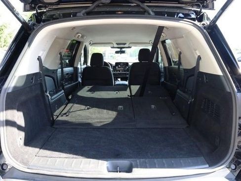 Certified 2025 Nissan Pathfinder SV FWD image 9