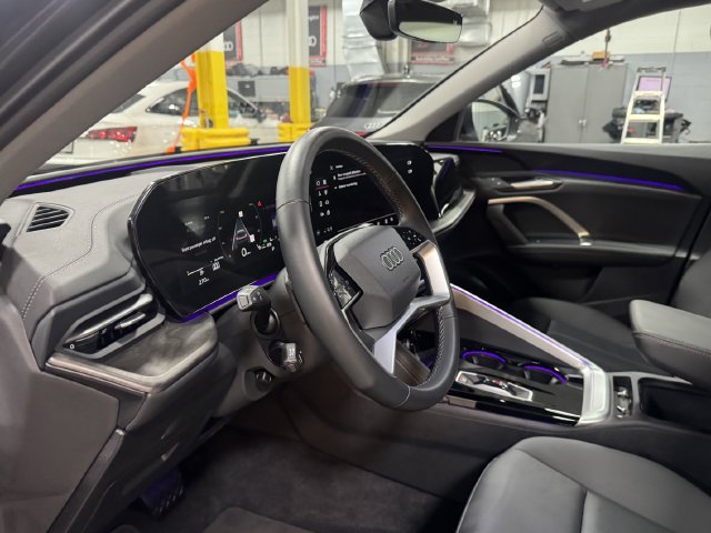 Used 2025 Audi Q5 Premium w/ Convenience Package AWD/4WD image 24