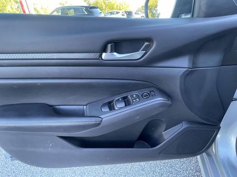 Used 2024 Nissan Altima 2.5 SV image 16