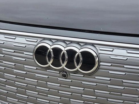 Certified 2022 Audi Q4 e-tron Prestige image 10
