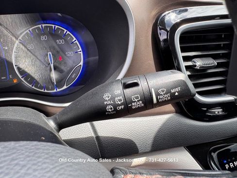 Used 2019 Chrysler Pacifica Touring-L FWD image 26