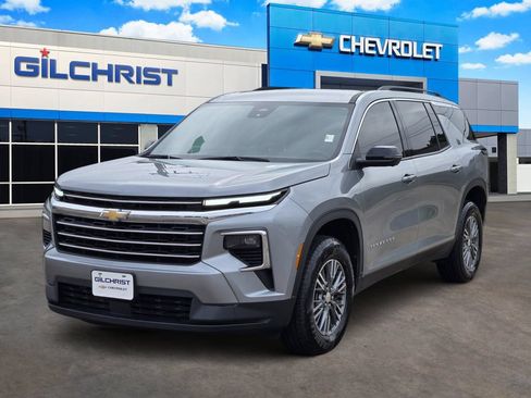 Used 2024 Chevrolet Traverse LT FWD image 3