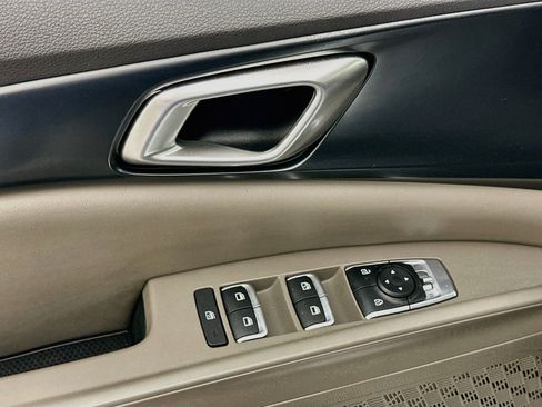 Used 2026 Kia Carnival FWD image 15