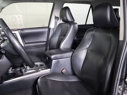 Used 2018 Toyota 4Runner Limited AWD/4WD image 25