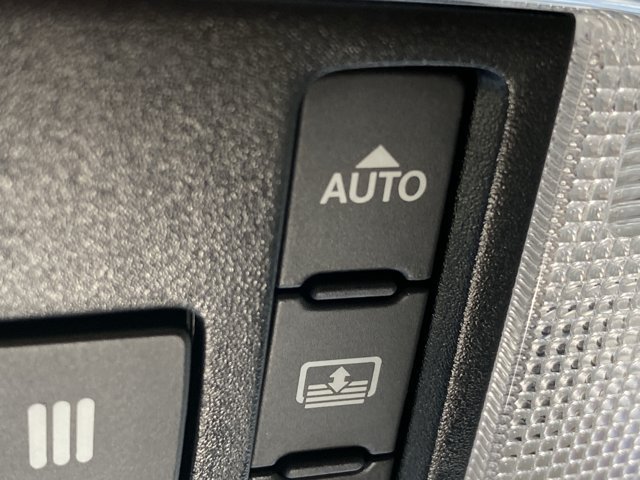 Used 2019 Jeep Grand Cherokee Limited w/ Luxury Group II RWD image 28