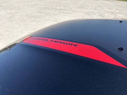 Used 2025 Jeep Compass Trailhawk image 7