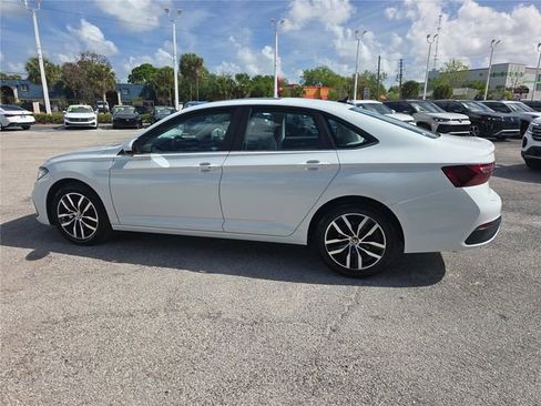 New 2026 Volkswagen Jetta SE FWD image 6