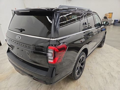 Used 2024 Ford Expedition Limited image 8