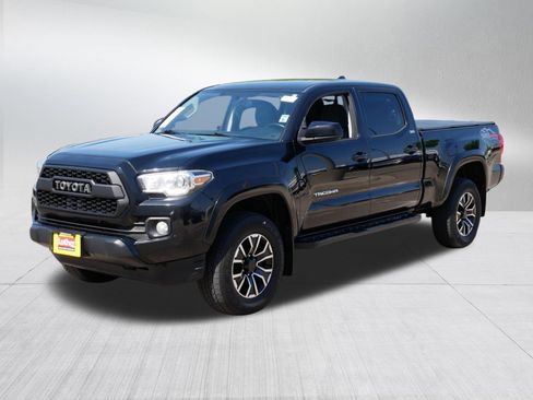 Used 2016 Toyota Tacoma SR5 AWD/4WD image 3