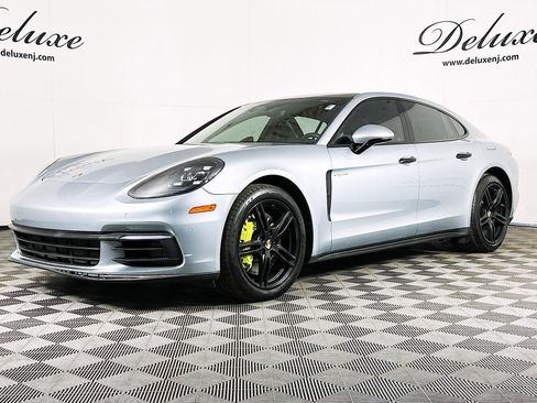 Used 2018 Porsche Panamera 4 image 3