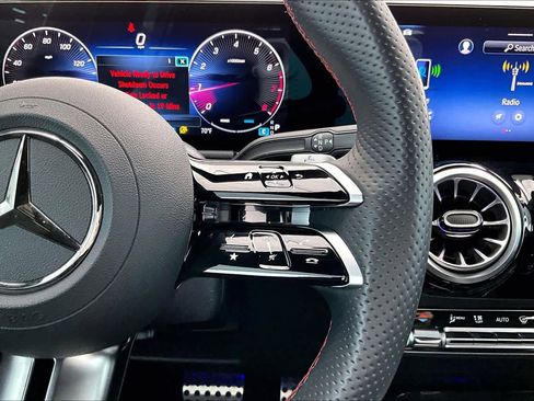 Used 2025 Mercedes-Benz GLA 250 image 24