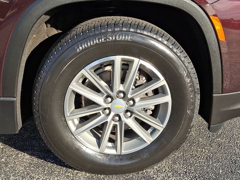 Used 2022 Chevrolet Traverse LT image 9