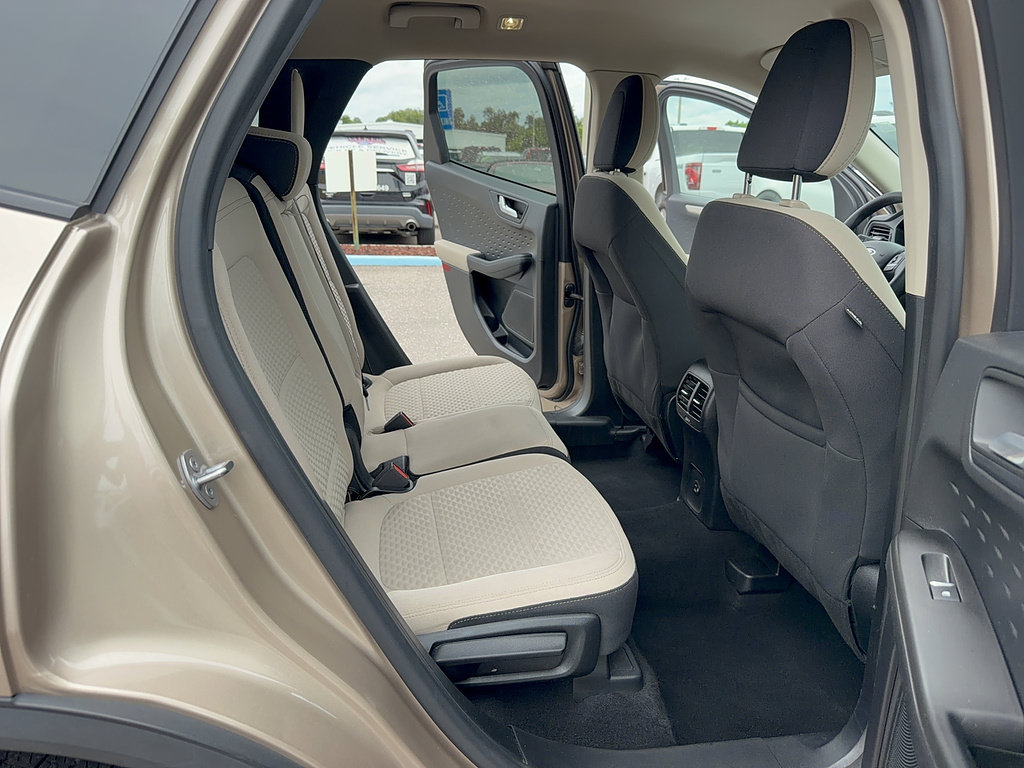 Used 2020 Ford Escape SE FWD image 15