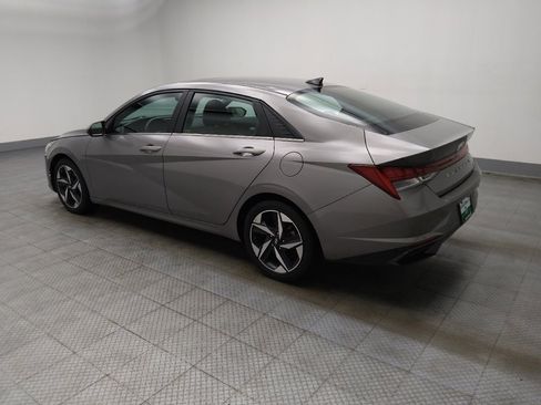Used 2022 Hyundai Elantra Limited w/ Preferred Accessory Package FWD image 3