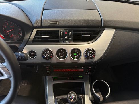 Used 2009 BMW Z4 sDrive35i RWD image 15