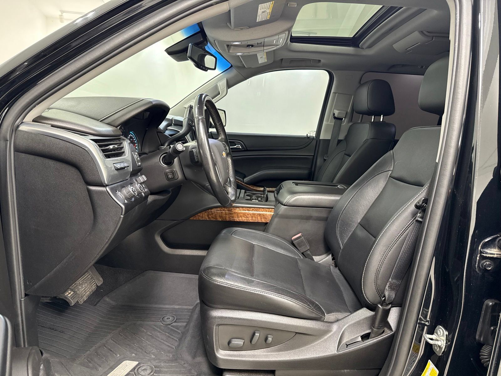Used 2019 Chevrolet Tahoe Premier AWD/4WD image 17