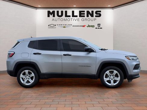 Used 2023 Jeep Compass Sport image 4