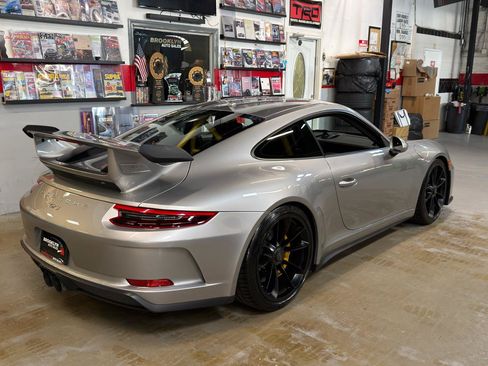 Used 2018 Porsche 911 GT3 RWD image 6
