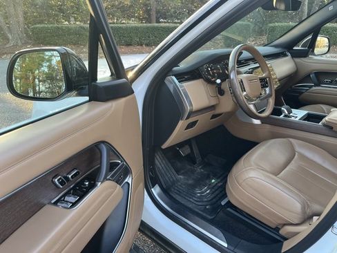 Used 2024 Land Rover Range Rover SE image 4