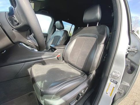 Used 2025 Jeep Grand Cherokee Altitude AWD/4WD image 18