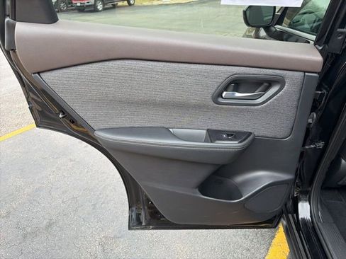 Used 2021 Nissan Rogue SV image 25