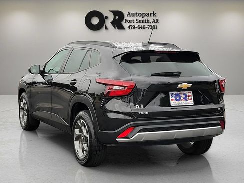 Used 2024 Chevrolet Trax LT FWD image 4