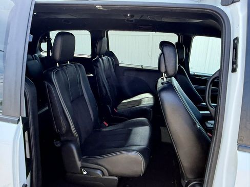 Used 2018 Dodge Grand Caravan SXT w/ Driver Convenience Group FWD image 24