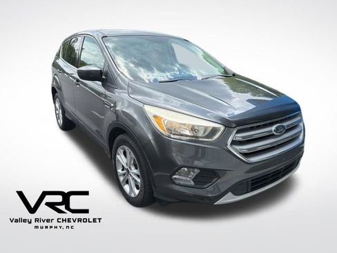 Used 2017 Ford Escape SE FWD image 1
