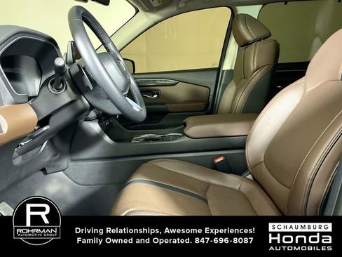 Used 2025 Honda Pilot Elite image 4