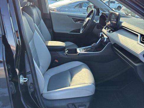 Used 2023 Toyota RAV4 Limited image 33