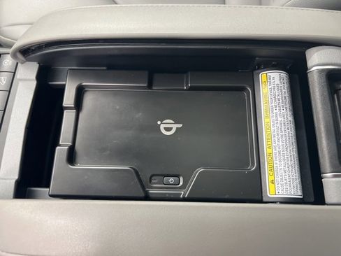 Used 2022 Toyota Highlander XLE image 29