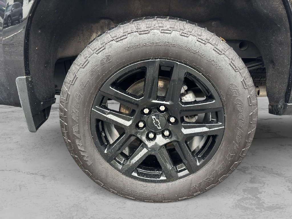 Used 2025 Chevrolet Silverado 1500 High Country w/ Midnight Edition AWD/4WD image 6