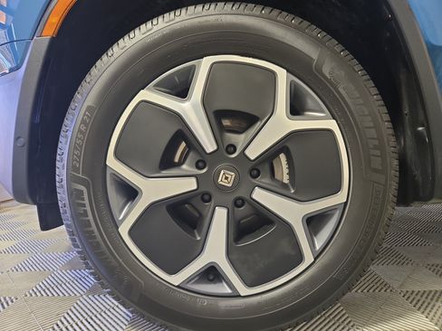 Used 2024 Rivian R1S Adventure Dual AWD/4WD image 9