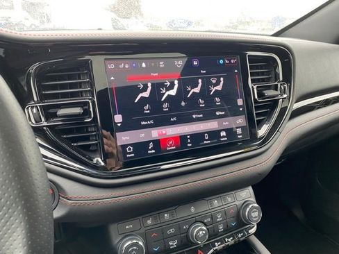 Used 2025 Dodge Durango GT AWD/4WD image 17