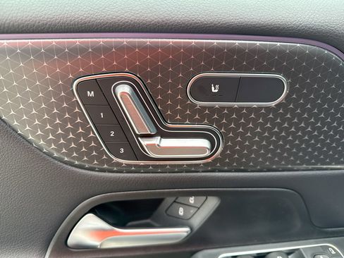 Used 2024 Mercedes-Benz GLB 250 GLB 250 image 14