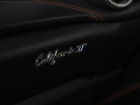 Used 2015 Ferrari California T image 43