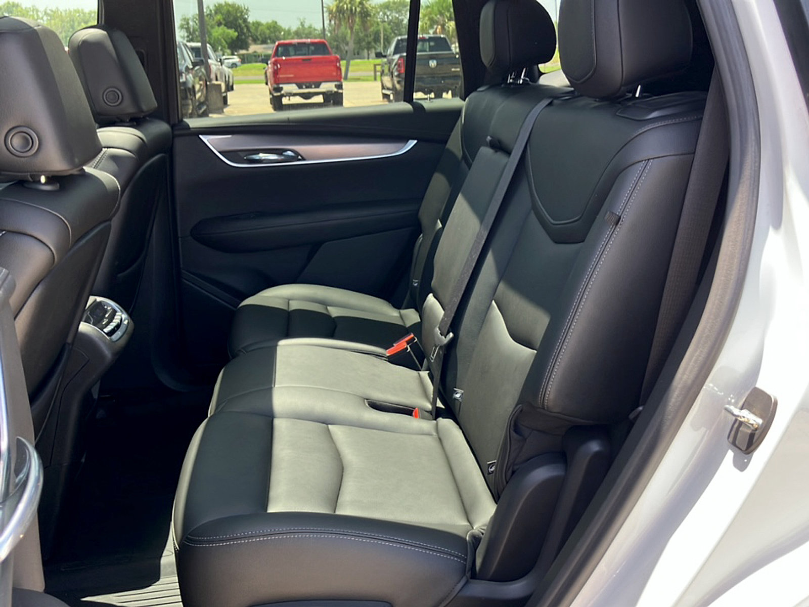 Used 2023 Cadillac XT6 Luxury w/ LPO, Floor Liner Package FWD image 20
