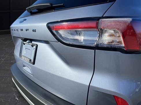 Used 2022 Ford Escape SE w/ Cold Weather Package FWD image 31
